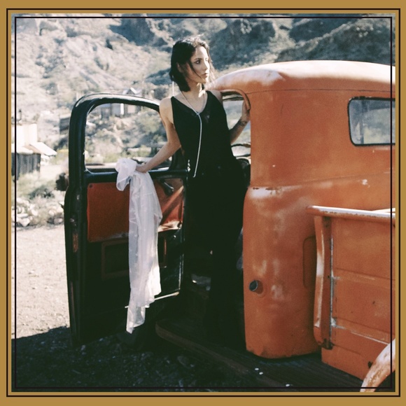 Meet your Posher, Carrie - Picture 2 of 4